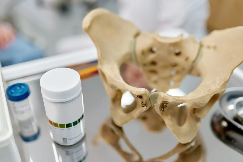 Csípőprotézis utáni felépülés támogatása Safe Laser lágylézer készülékkel